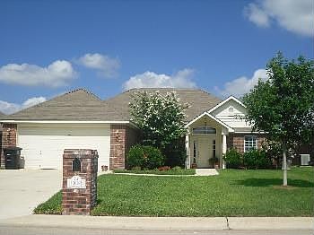 2nd image of 1104 Woodhollow Dr