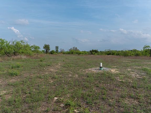 Land for Sale with Water Well in Mullin, Texas
