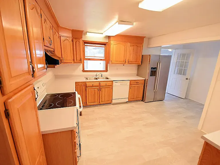 124 Garysburg Cir — Photo 4