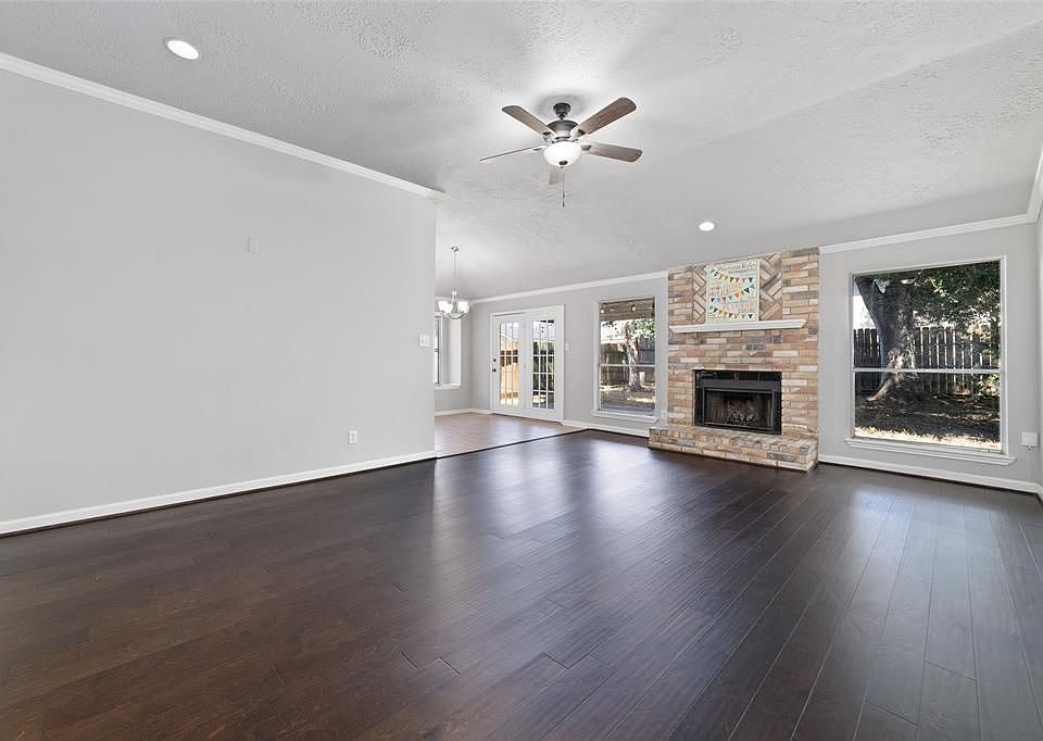 1st image of 16922 Cairnloch St