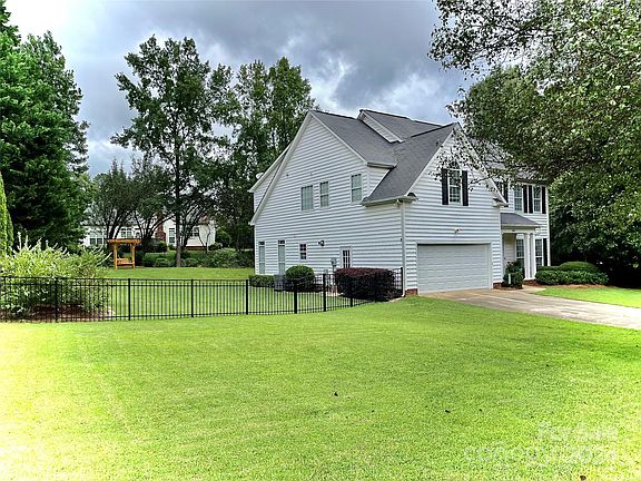 4th image of 6915 Flaxton Dr