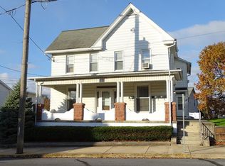 32-32 9th St, Akron, PA 17501
