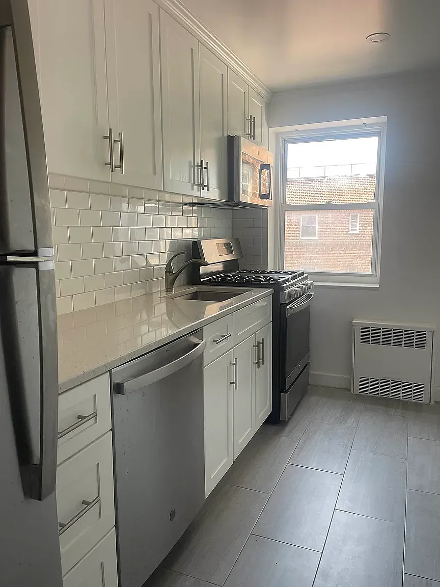 140-35 Burden Crescent — Photo 1