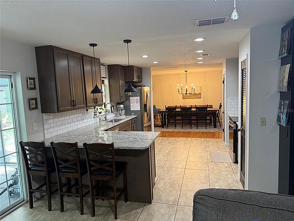 4th image of 124 N POINTE DRIVE