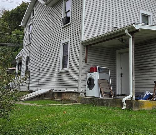3rd image of 410 Bellemans Church Rd