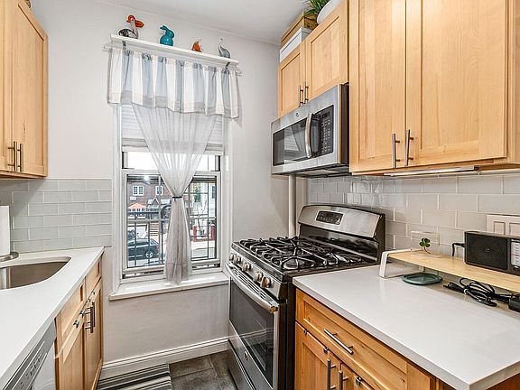 5th image of 30-15 Hobart St #2D