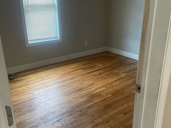 4th image of 52 Myrtle Ave #1