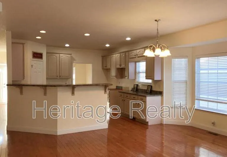 3006 Franklin Ave — Photo 5