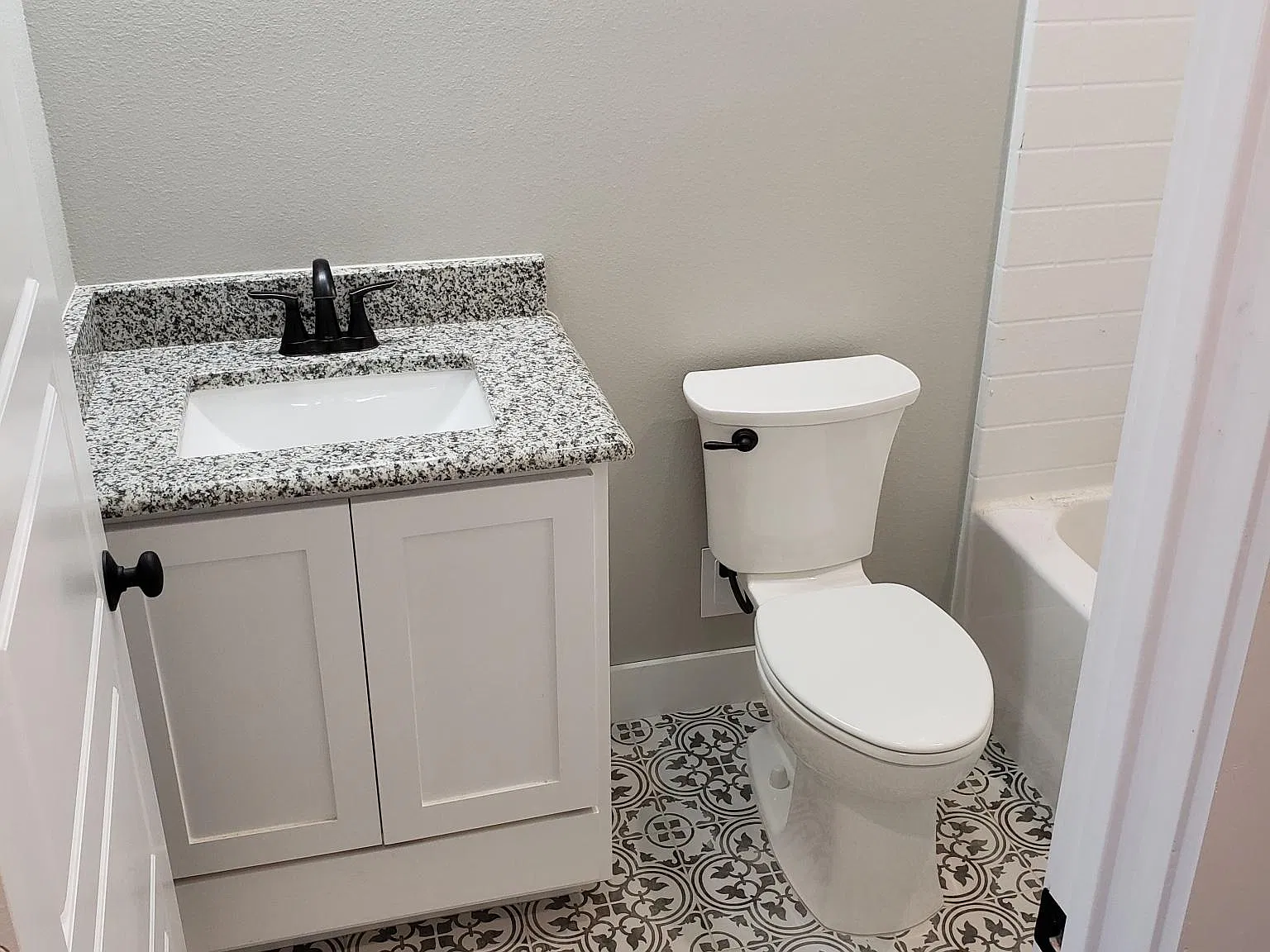 313 Lindsey Ln — Photo 3