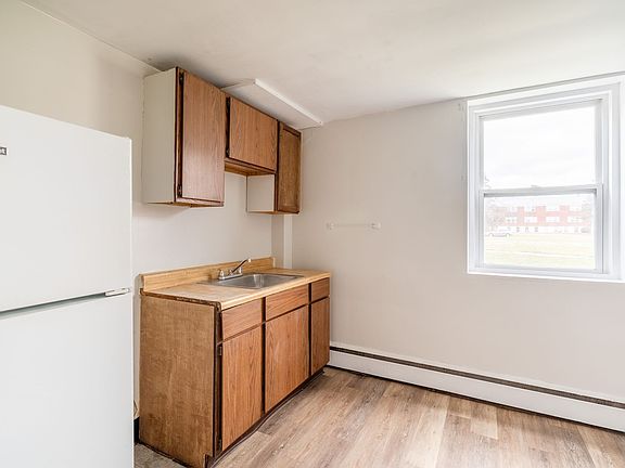 3rd image of 60 Linda Dr APT 1