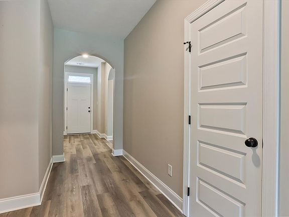 3rd image of 3327 Basil Ln
