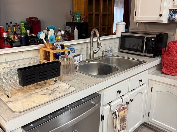 5th image of 42 Ridgewood Dr