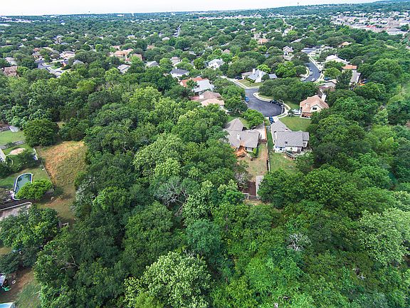4th image of 2621 Armstrong Dr