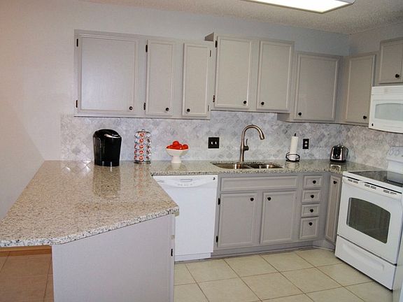 3rd image of 10 Lemoyne Ave Unit 505