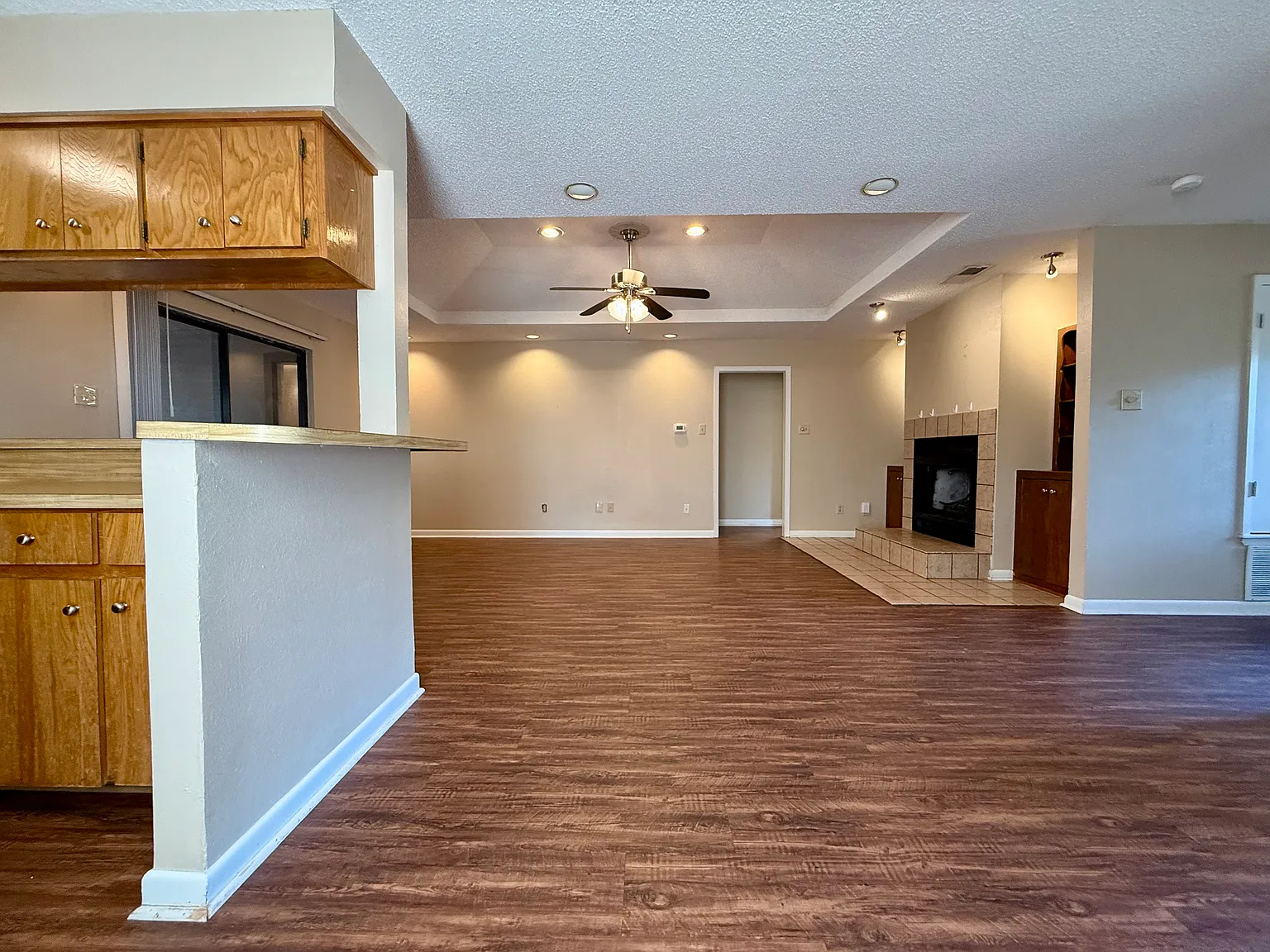 2 bed, 1.5 bath, 1400 sqft, $1,300 — Photo 4