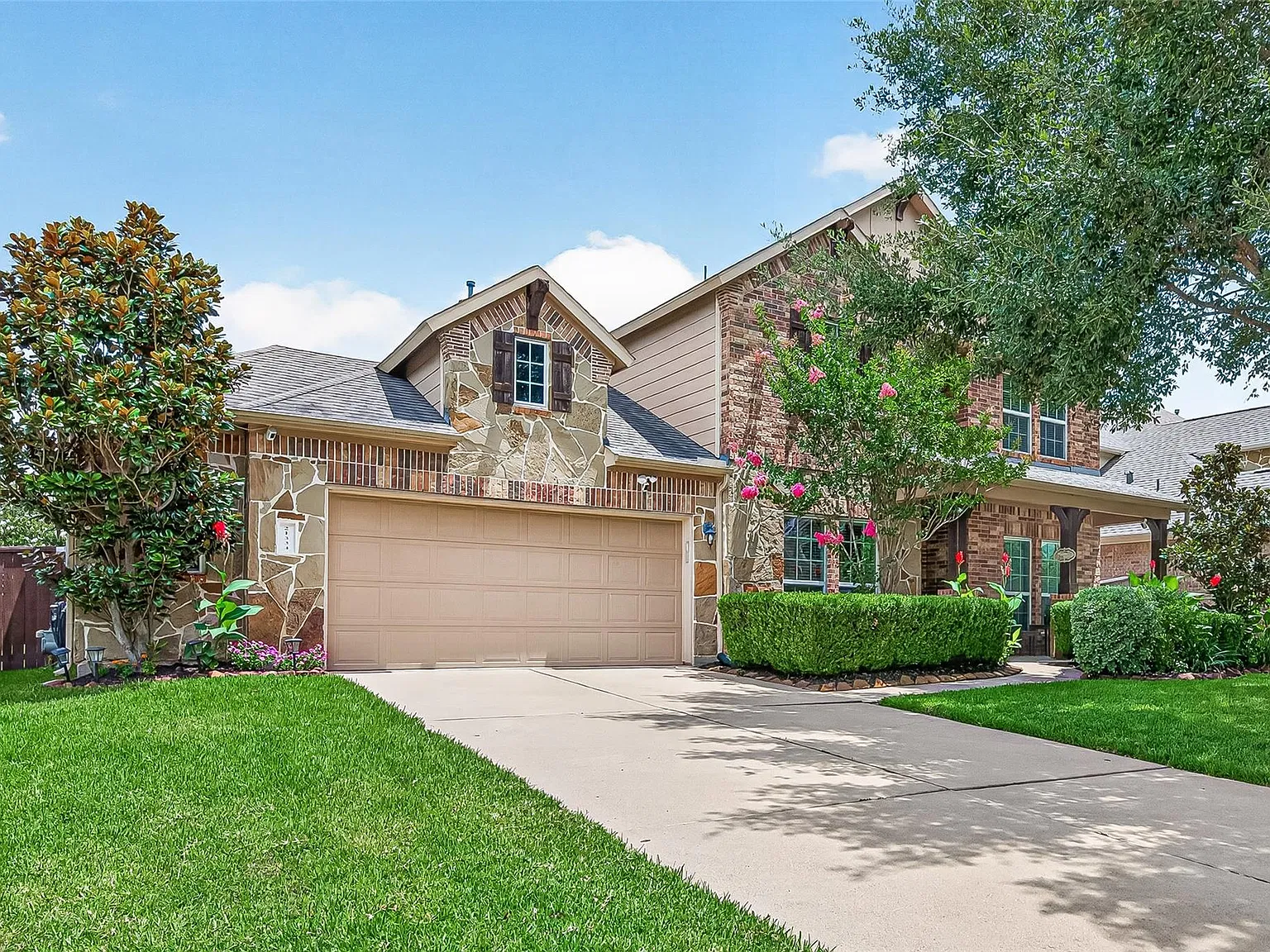 4 bed, 2.5 bath, 2997 sqft, $3,150 — Photo 2