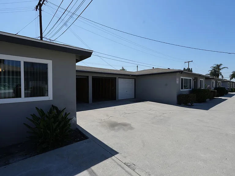 5157-5205 1/2 Santa Ana St — Photo 29