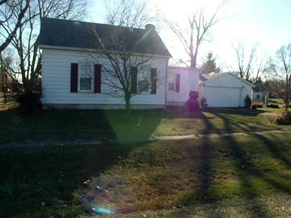 3rd image of 104 East St
