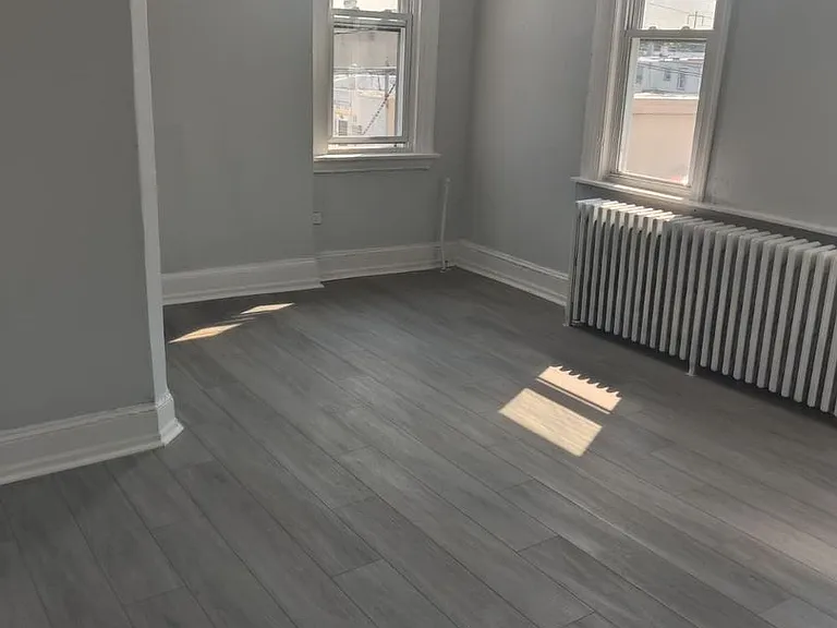 6401 Saybrook Ave — Photo 5