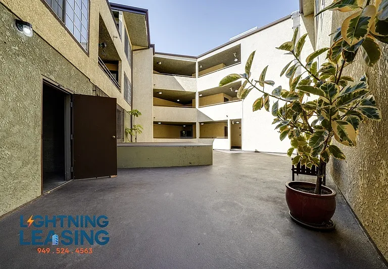 2850 Riverside Dr #2-206 — Photo 15