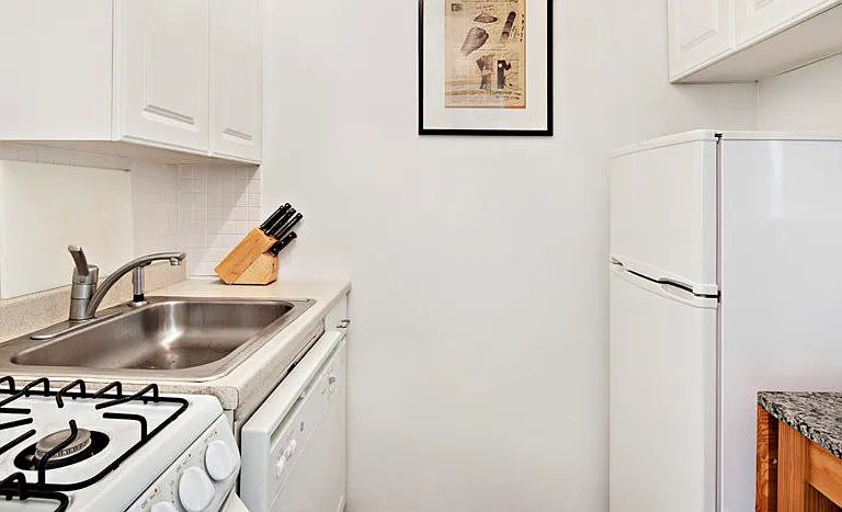 411 E 53rd St #12J — Photo 4