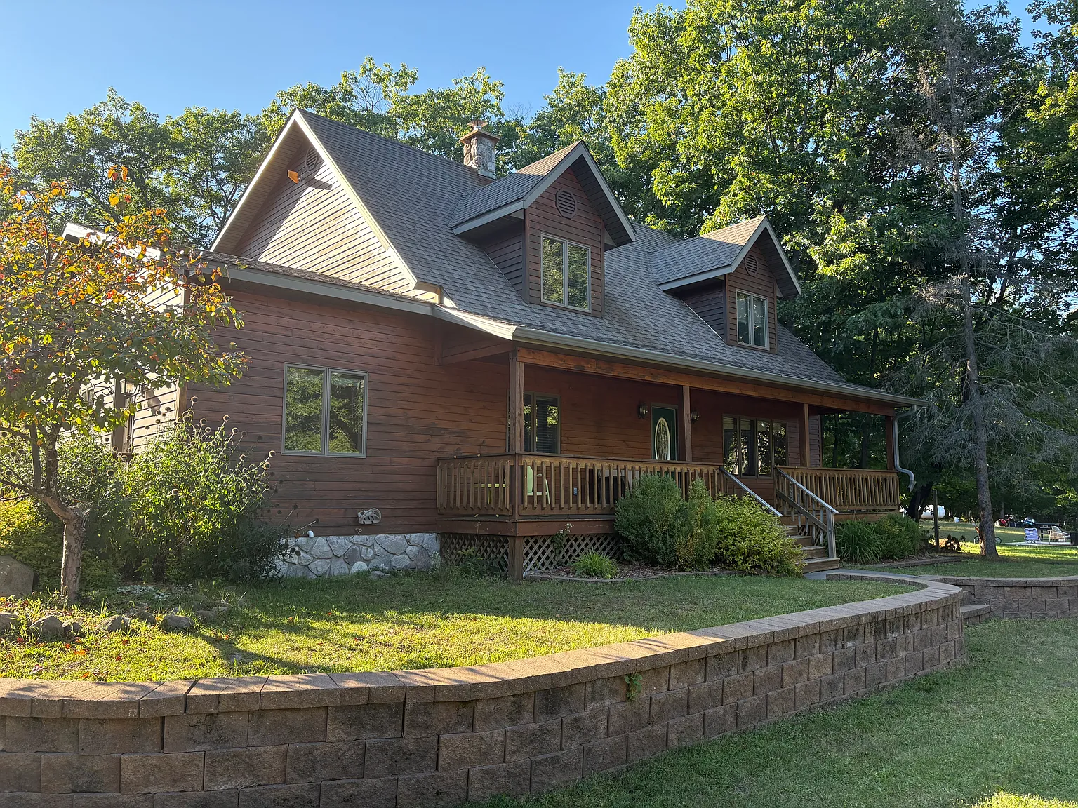 4 bed, 2400 sqft, $2,000 — Photo 1