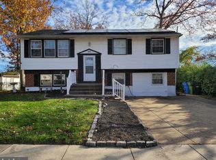 102 Sherwood Dr, Turnersville, NJ 08012