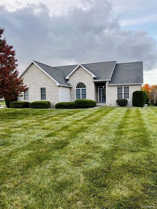 5454 Meadow Creek Ct, Flint, MI 48532