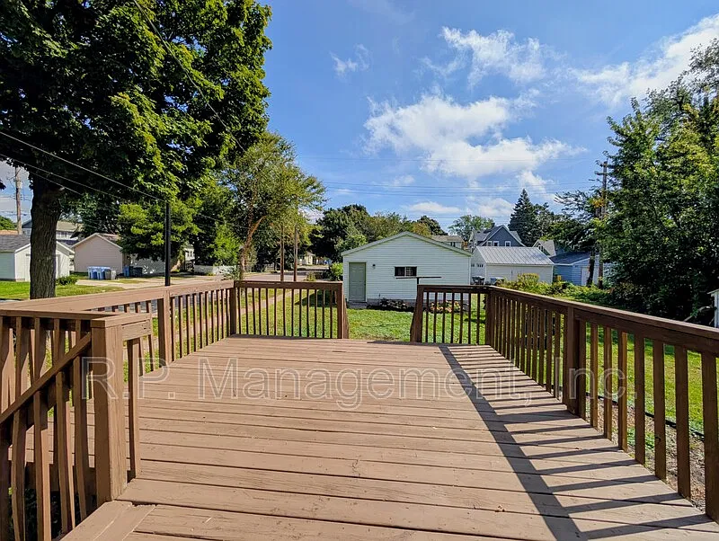 4 bed, 2.0 bath, 1780 sqft, $2,350 — Photo 2