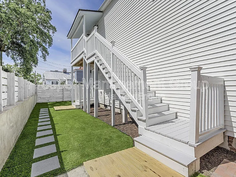 22 Nunan St #A — Photo 3