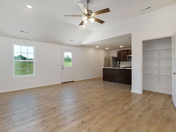 5th image of 867 S Silverwood Ln