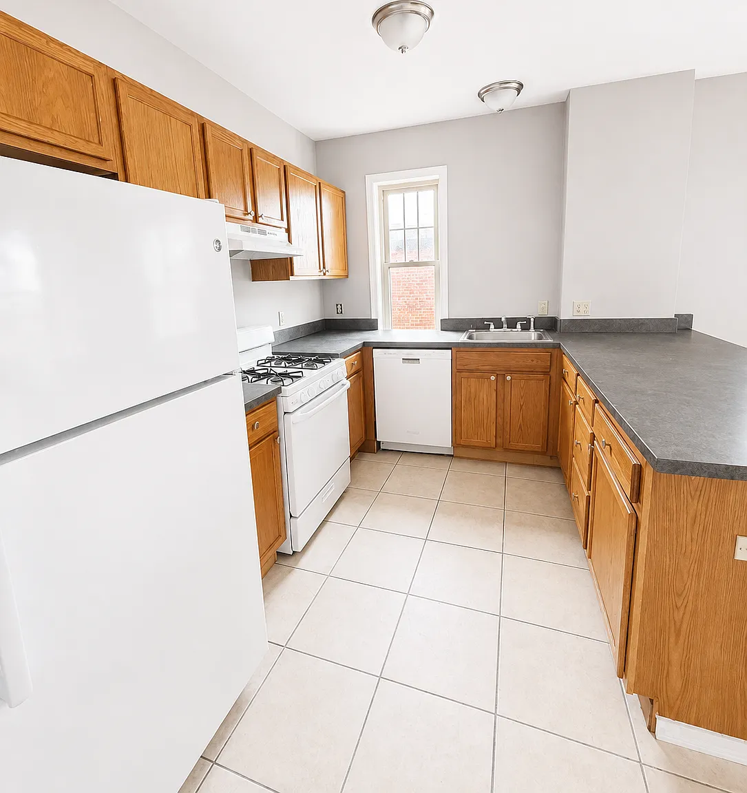 3 bed, 1300 sqft, $1,750 — Photo 1