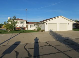 28 Clear Lk, Columbus, NE 68601