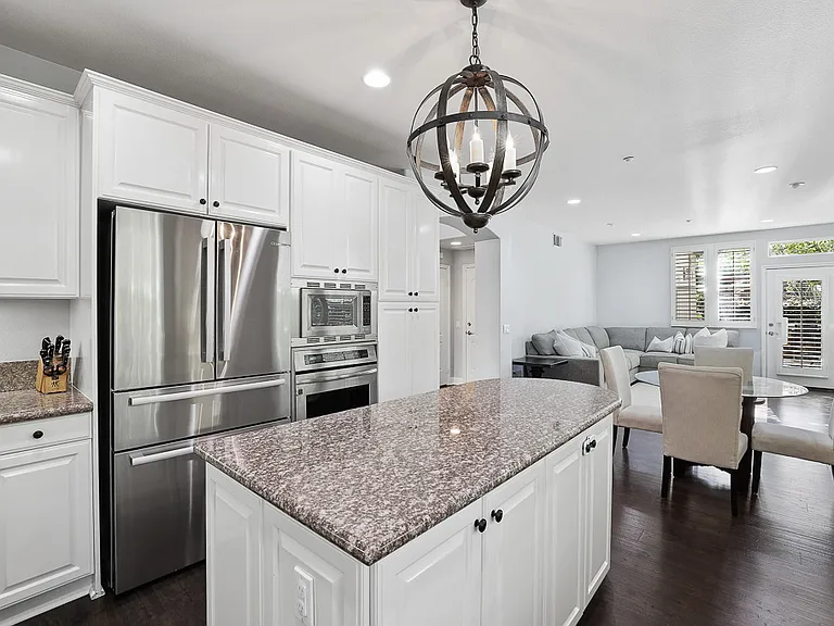 2450 Elden Ave #E — Photo 8