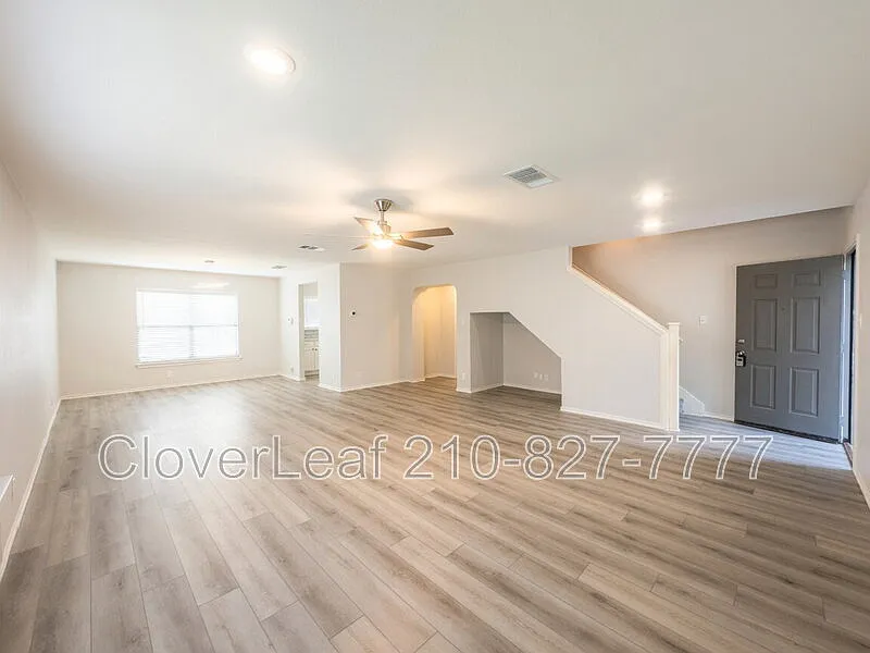 4 bed, 2.5 bath, 2300 sqft, $1,997 — Photo 4
