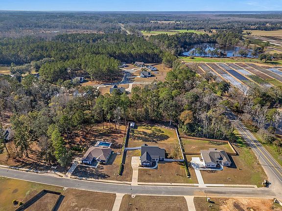 4th image of 165 Crooked Creek Ln