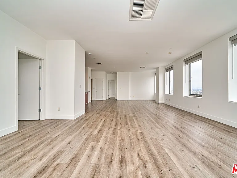 3810 Wilshire Blvd #Penthouse 7 — Photo 13