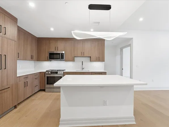 921 Madison Street image 3 of 25