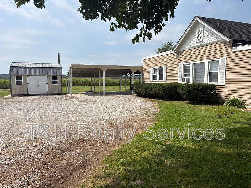4 bed, 1.5 bath, 1876 sqft, $1,650 — Photo 3