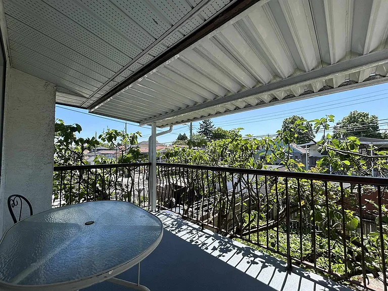 4902 Gladstone St #UPPER — Photo 12