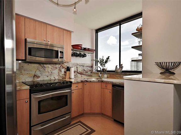 4th image of 1330 West Ave APT 2713