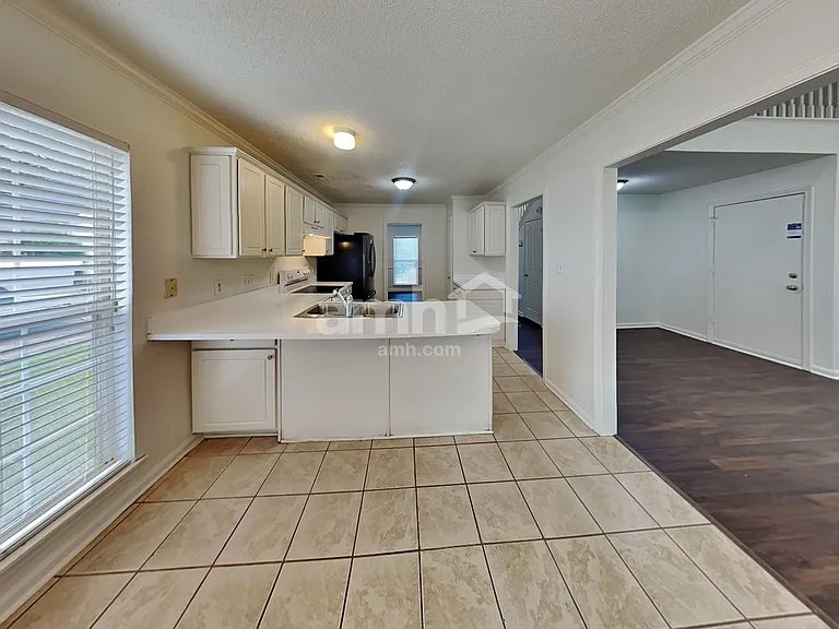 8401 Redstone View Dr — Photo 4