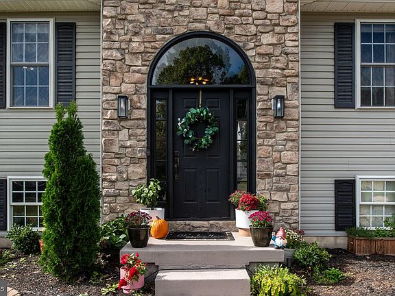 3rd image of 3706 W Glen Dower Dr