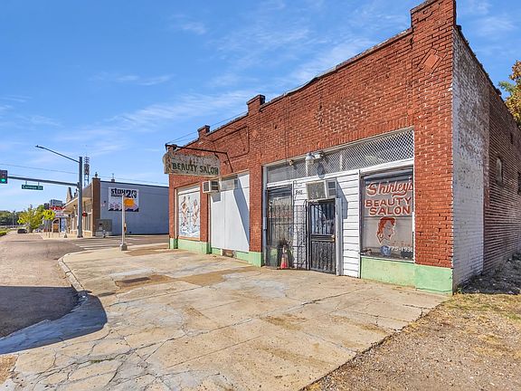 2nd image of 1140 College St