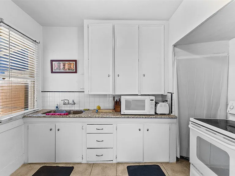 2509 Whitney St #A — Photo 15