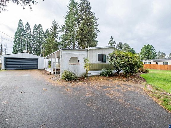 2nd image of 32300 Old Oak Dr