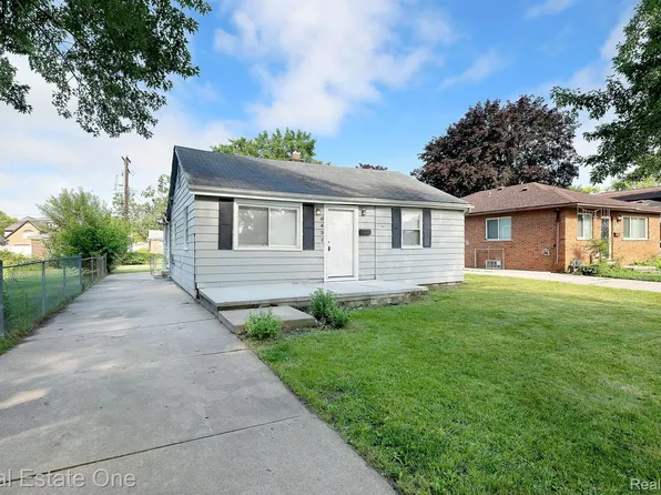 6431 Centralia St, Dearborn Heights, MI 48127