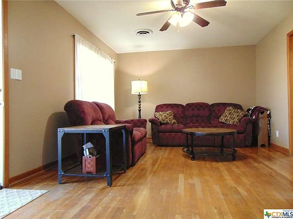 4th image of 512 N Avenue F