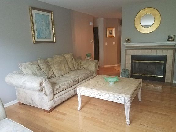 4th image of 580 Muskegan Ct