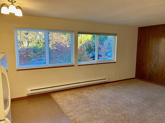 2nd image of 1221 E Olive St #203